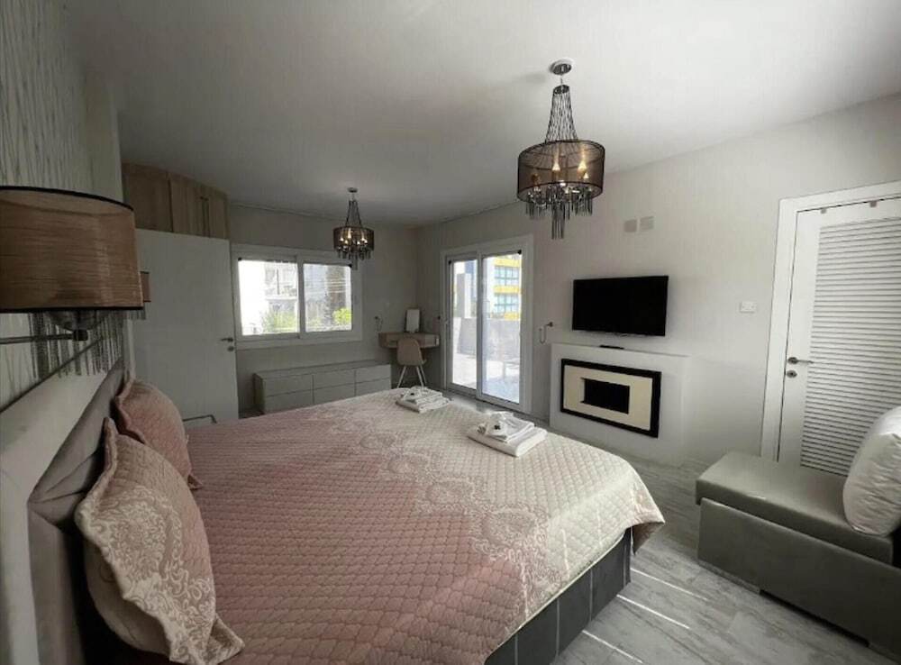 Кирения: Sema Villa in Kyrenia, 4 Bedroom Villa, Sleeps 8