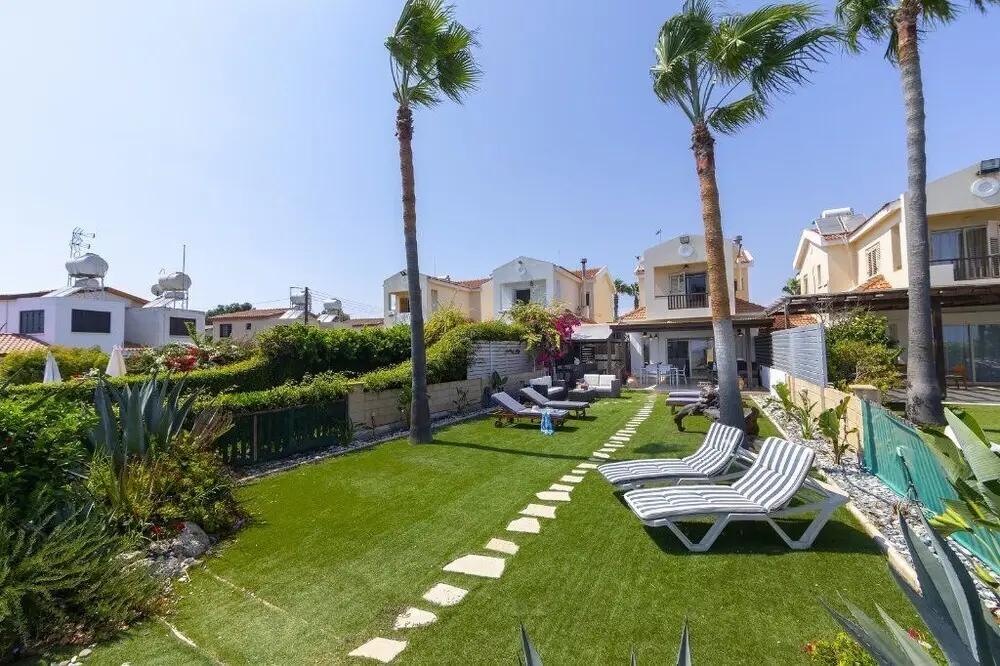 Перволия: Meneou Beachfront Villa 3