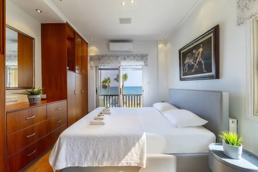 Meneou Beachfront Villa 3 — фото 1