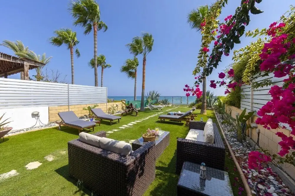 Перволия: Meneou Beachfront Villa 3