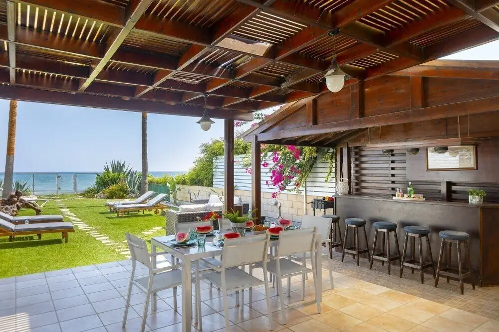 Перволия: Meneou Beachfront Villa 3