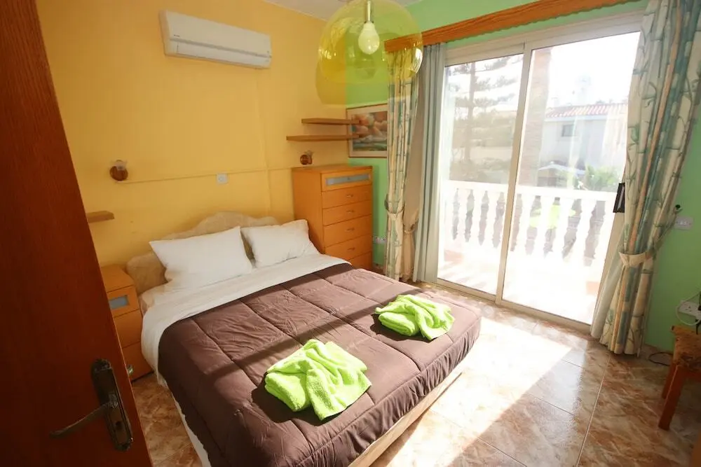 Хлорака: 2 Bedroom House near Tombs of the Kings