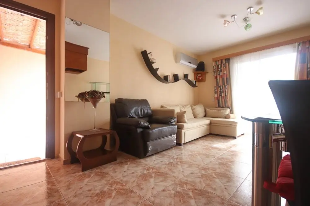 Хлорака: 2 Bedroom House near Tombs of the Kings