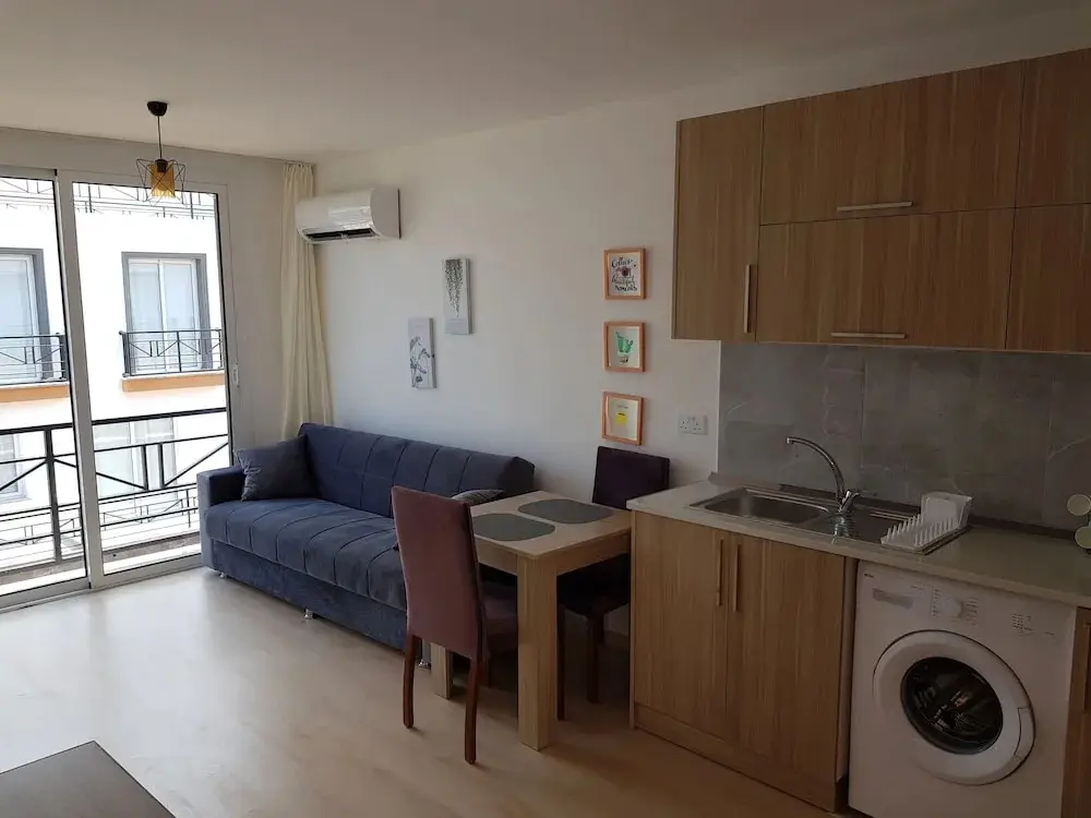 Кирения: Lotus Apartments