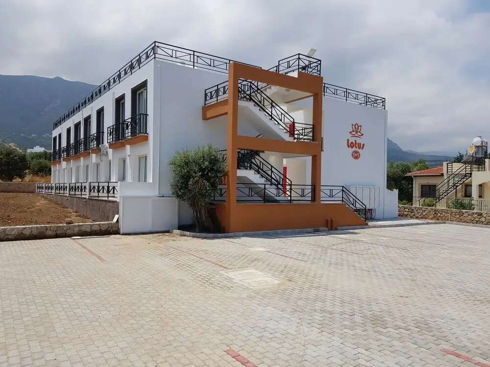 Кирения: Lotus Apartments