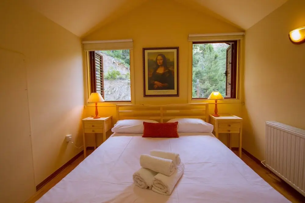 Платрес: Persephone Cottage - Enhance Your Senses