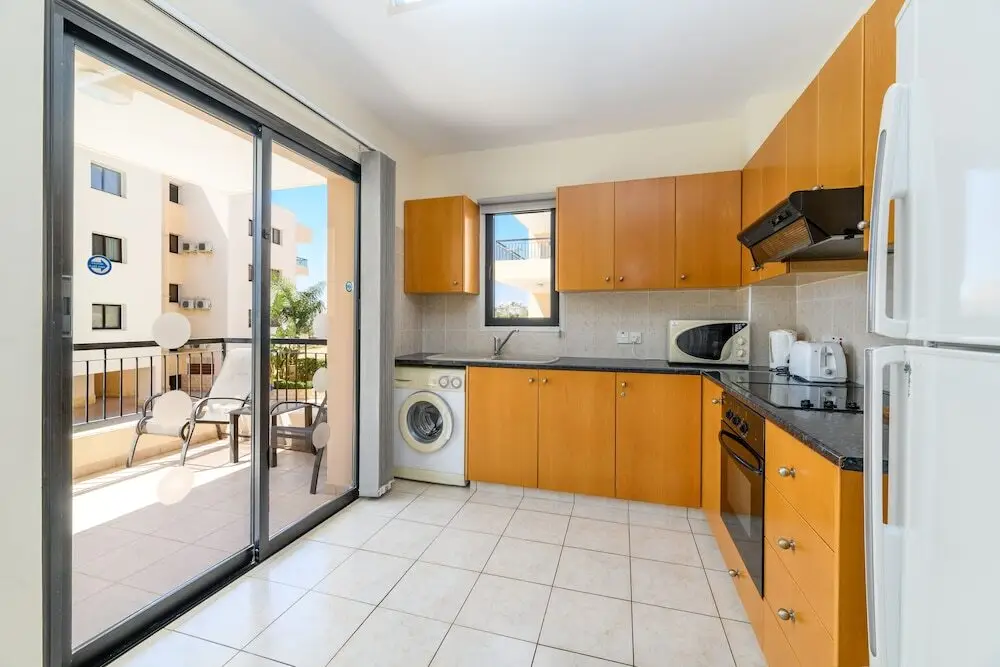 Ороклини: 2 bed Apartment Overlooking Pool - Oroklini