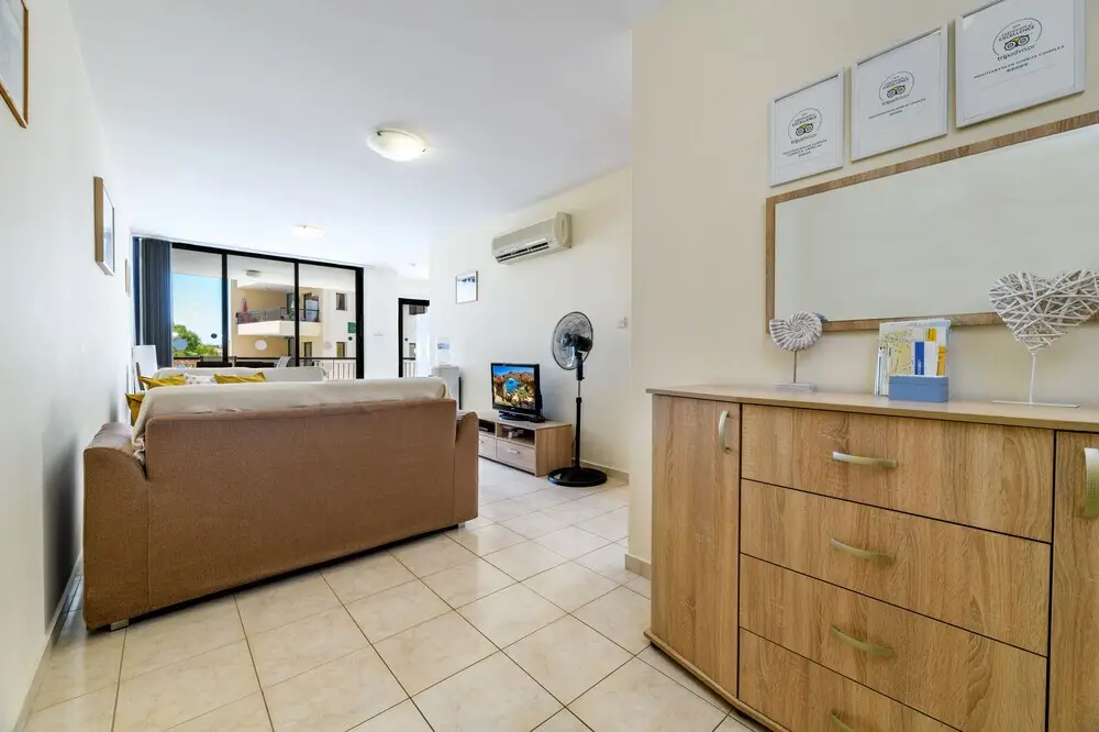 Ороклини: 2 bed Apartment Overlooking Pool - Oroklini
