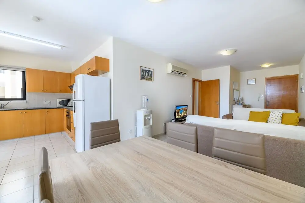 Ороклини: 2 bed Apartment Overlooking Pool - Oroklini