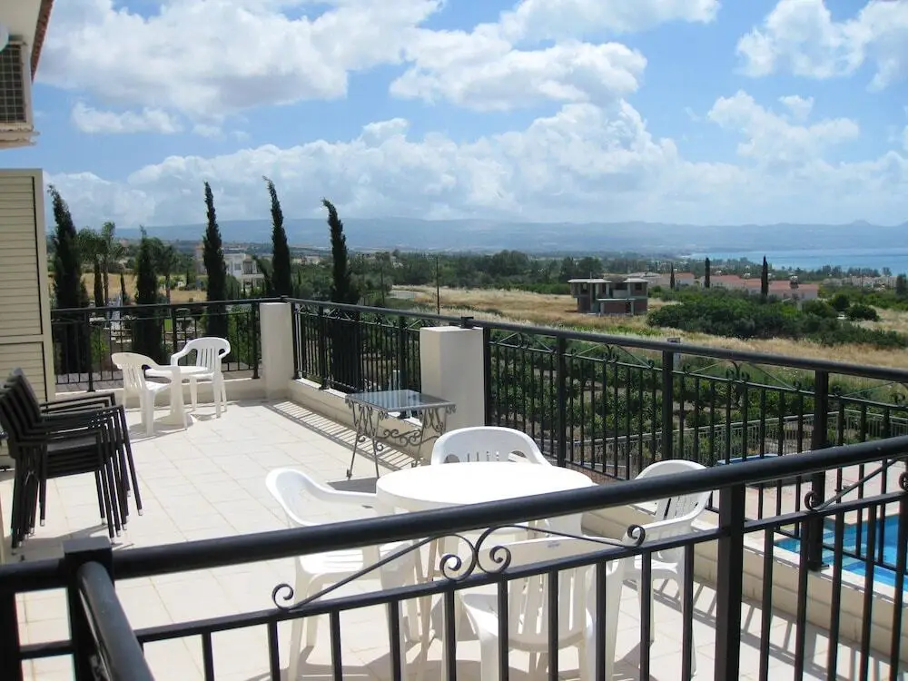 Аргака: Property With 5 Bedrooms in Argaka Village, Paphos, Cyprus - 800 m From the Beach