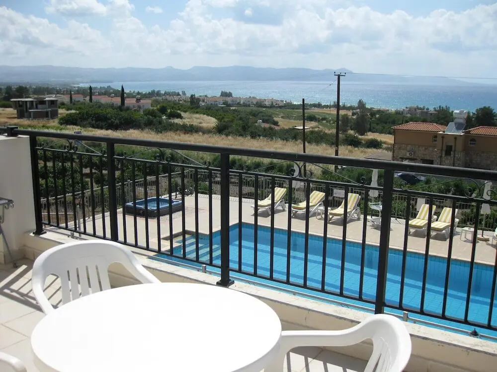 Аргака: Property With 5 Bedrooms in Argaka Village, Paphos, Cyprus - 800 m From the Beach