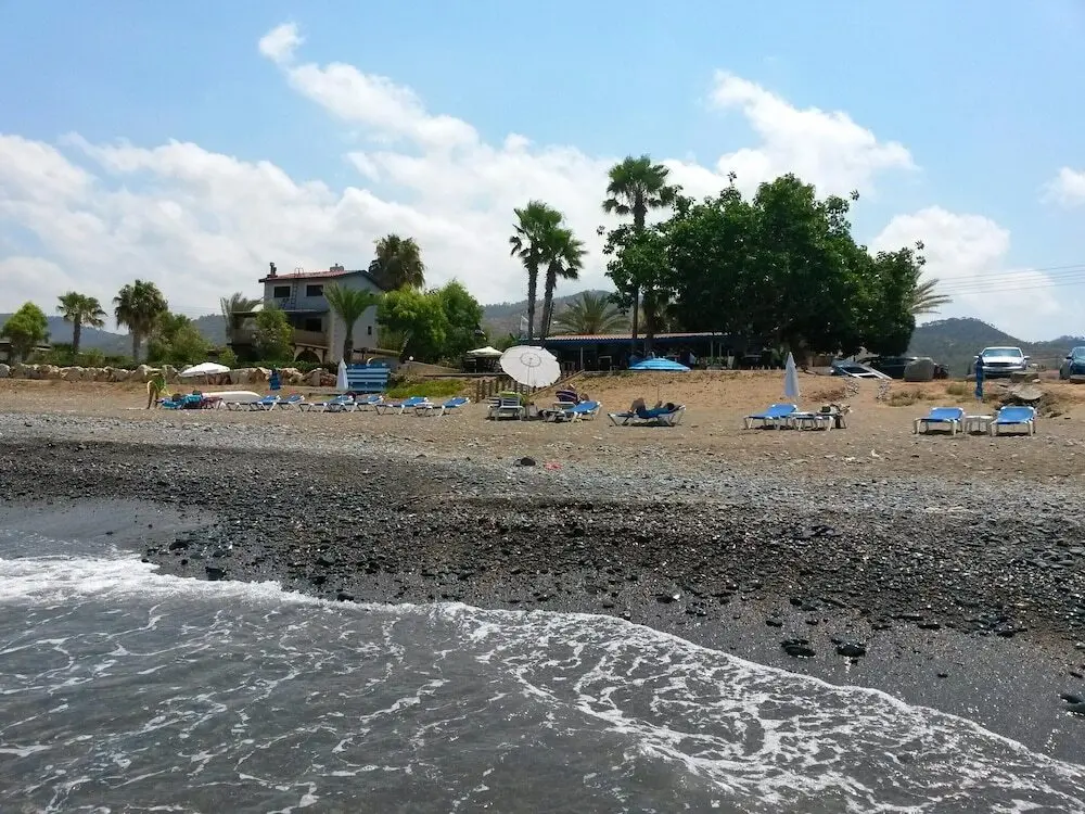 Аргака: Property With 5 Bedrooms in Argaka Village, Paphos, Cyprus - 800 m From the Beach
