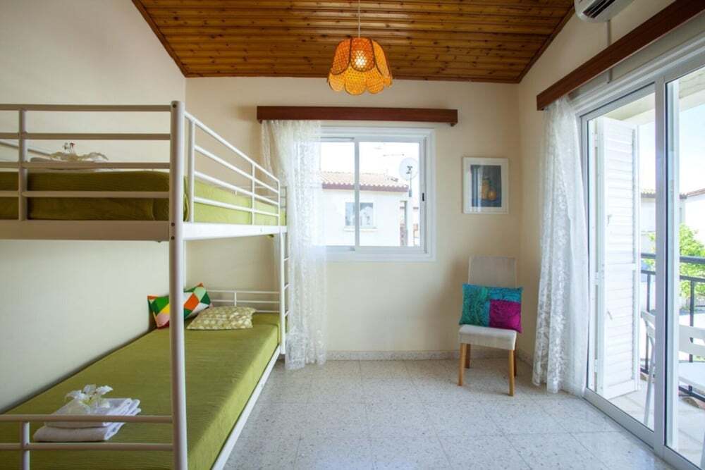 Перволия: Villa for Rent in Larnaca 1012