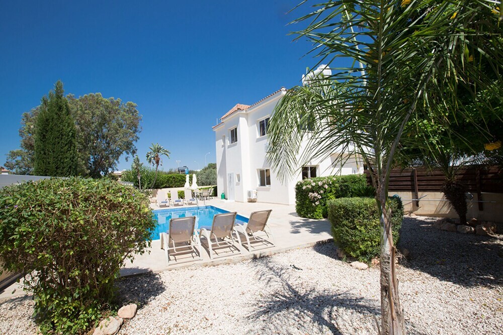 Luxury Villa in Cyprus near Beach, Sotira Villa 1302 — фото 1
