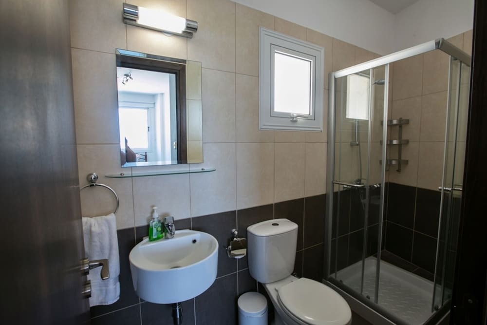 Протарас: Beautiful Apartment With Communal Pool, Protaras Apartment 1287