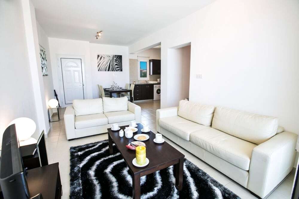 Протарас: Beautiful Apartment With Communal Pool, Protaras Apartment 1287
