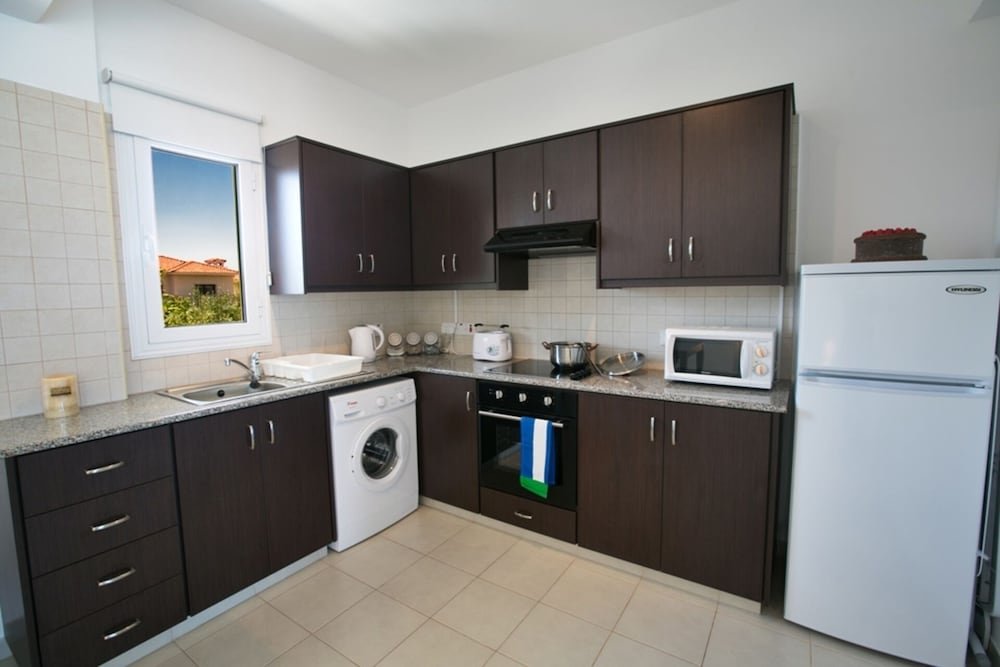 Протарас: Beautiful Apartment With Communal Pool, Protaras Apartment 1287