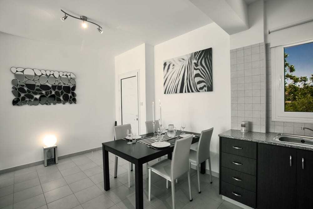 Протарас: Beautiful Apartment With Communal Pool, Protaras Apartment 1287