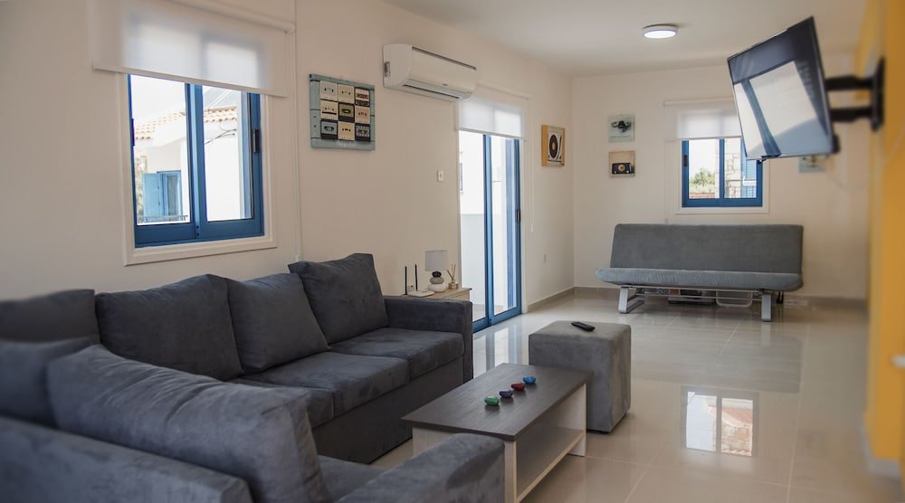 Полис Хрисохус: Anatoli 3BR Holiday Home Near the Beach