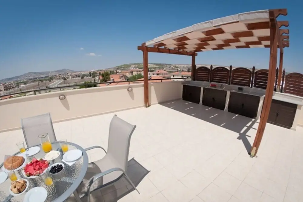 Гекиткале: Private Roof Top Terrace Overlooking Pool in Pyla