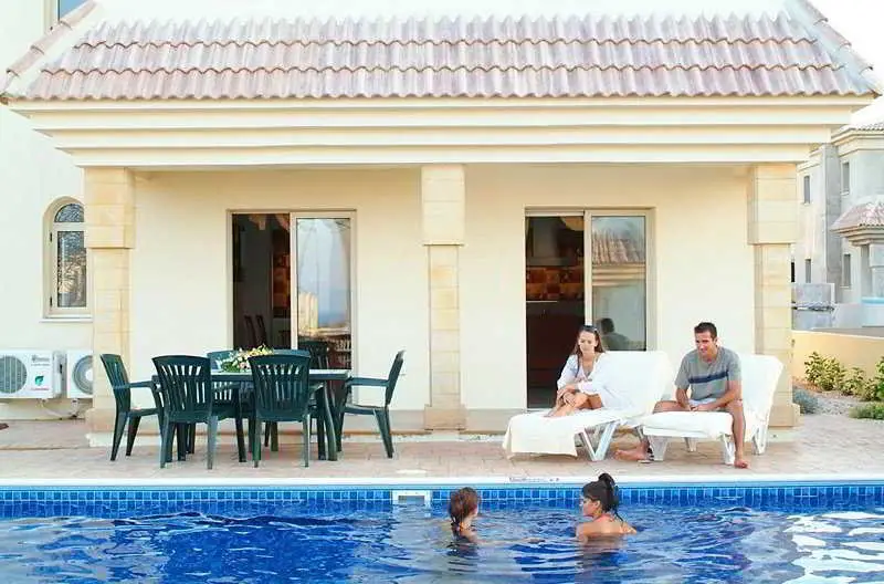Паралимни: Blue Water Bay Villas