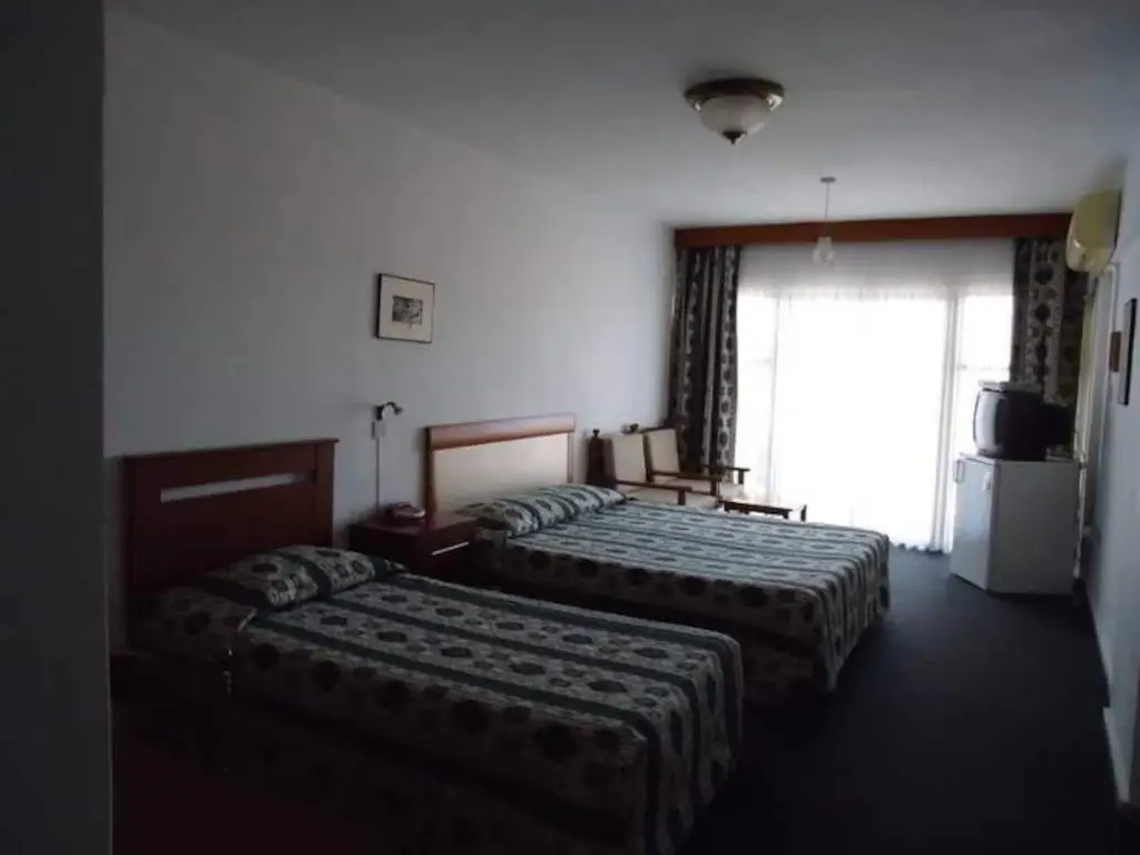 Кирения: Harbour Scene Hotel