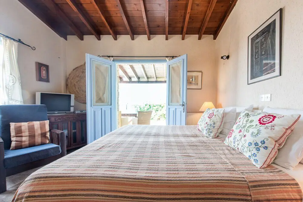 Точни: Adamos 1 br Hotel Apartments
