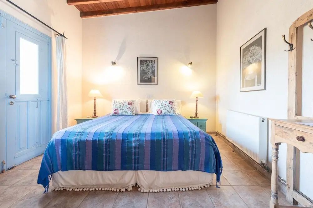Точни: Adamos 1 br Hotel Apartments