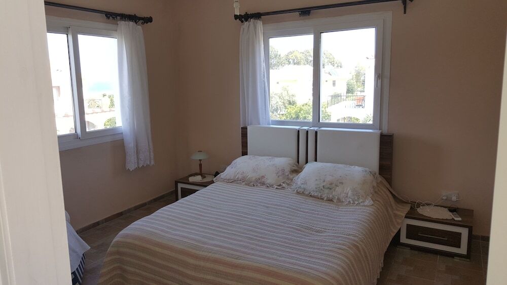 Алсанджак: Olive Tree Villa 3 Double Bedrooms With Spectacular Mountain Sea View