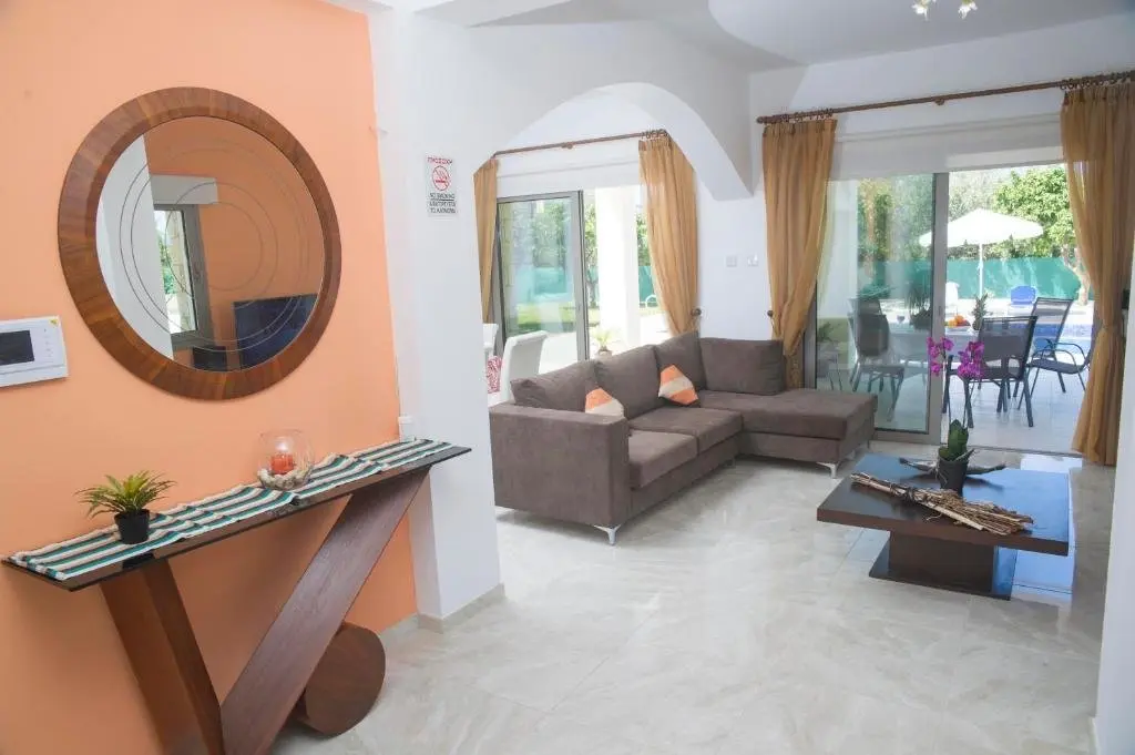 Аргака: Stunning new Beach Front Villa,1st Line to the Beach, Large Pool, Wonderful Area