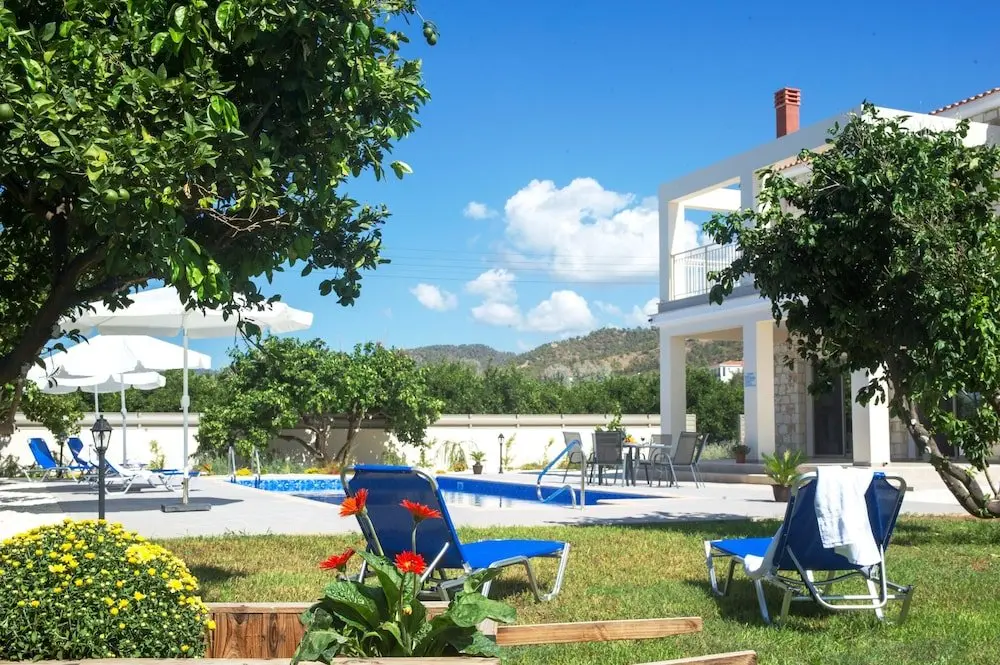 Аргака: Stunning new Beach Front Villa,1st Line to the Beach, Large Pool, Wonderful Area
