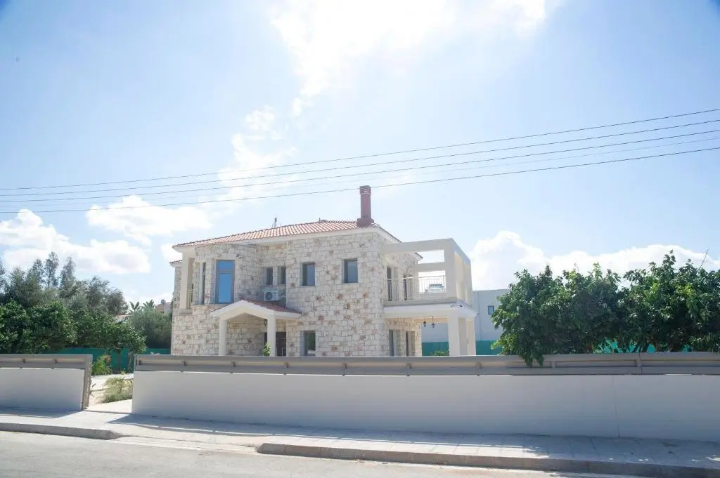 Аргака: Stunning new Beach Front Villa,1st Line to the Beach, Large Pool, Wonderful Area