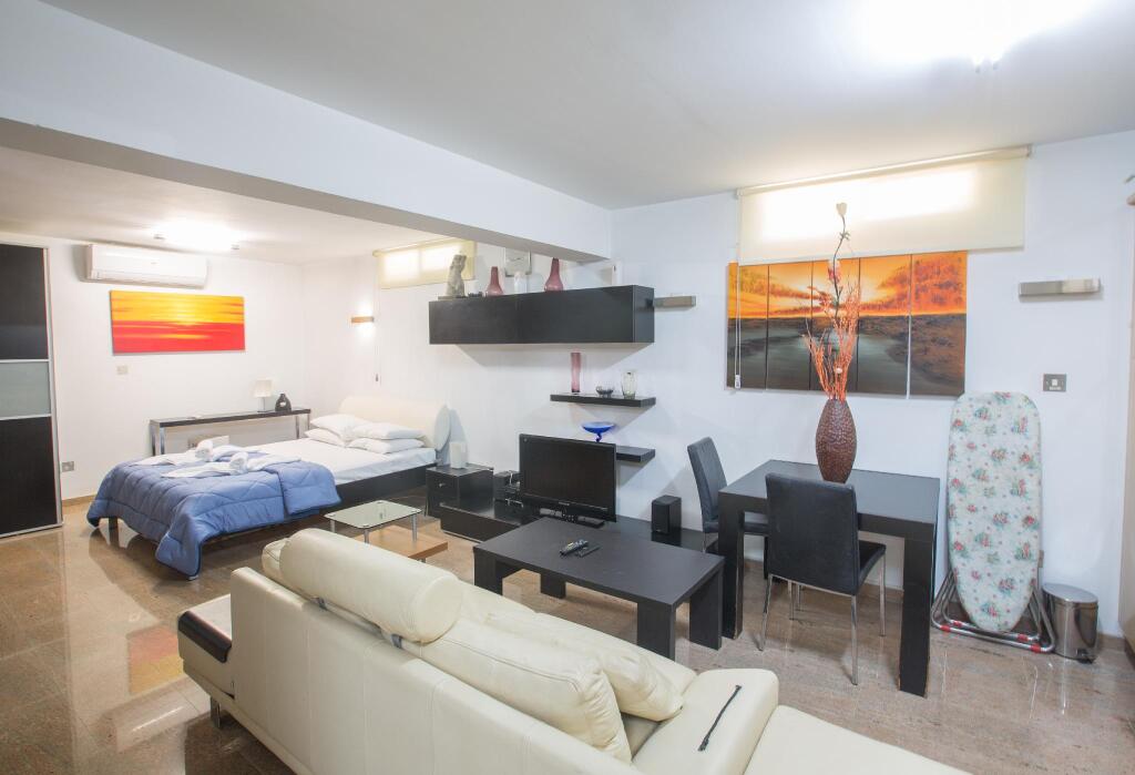 Протарас: Villa Naomi, Beautiful 4bdr Central Protaras Villa with Private Pool