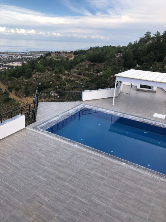 Large Luxury Villa With Private Pool in Lapta Kyrenia — фото 1