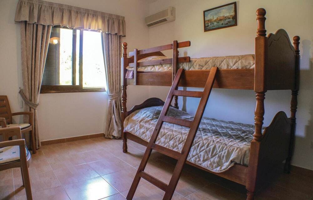 Скарину: Beautiful Home in Maroni Lamaka With Wifi and 4 Bedrooms