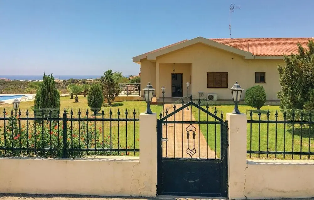 Скарину: Beautiful Home in Maroni Lamaka With Wifi and 4 Bedrooms
