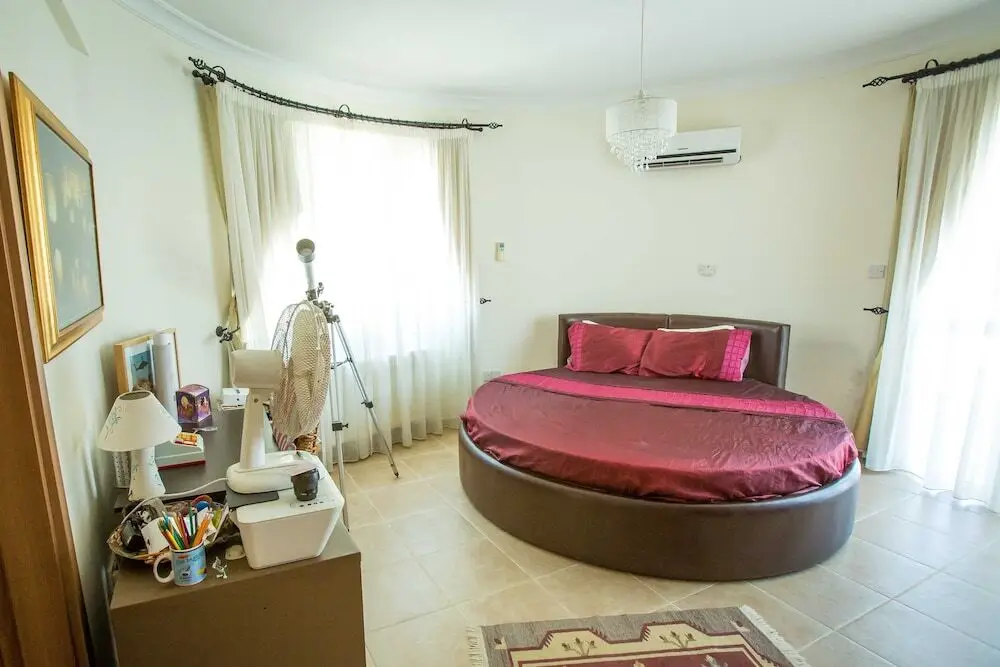 Алсанджак: Captivating 5-bed Villa With Private Pool & Garden