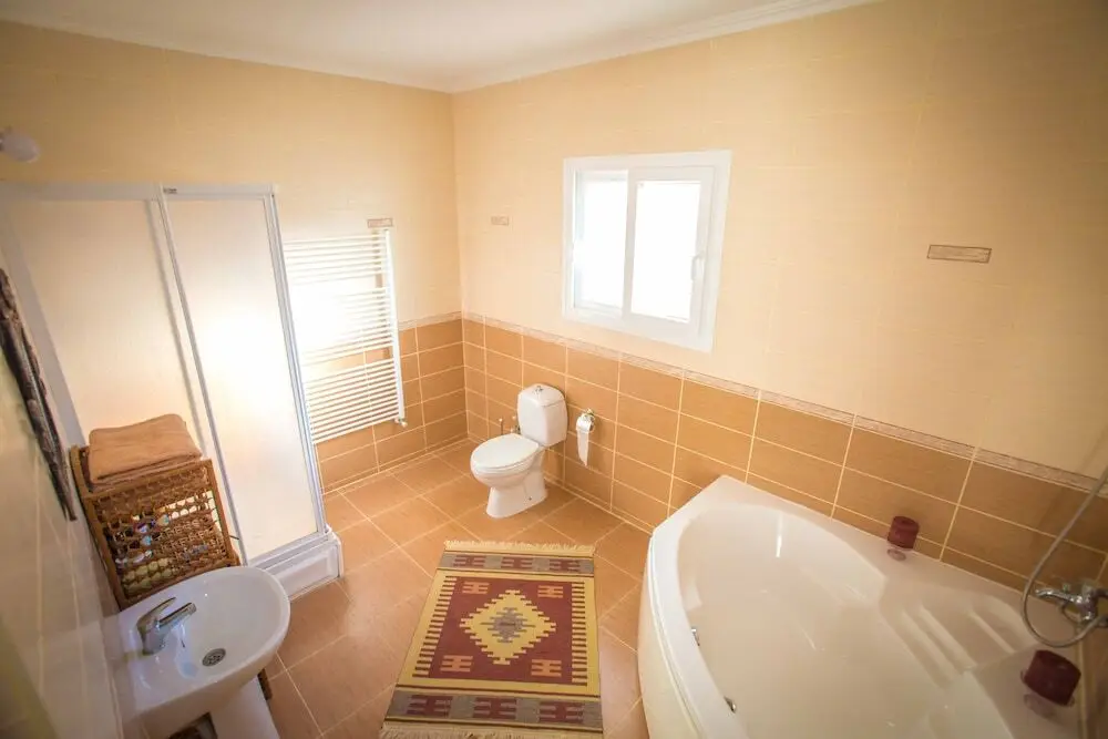 Алсанджак: Captivating 5-bed Villa With Private Pool & Garden