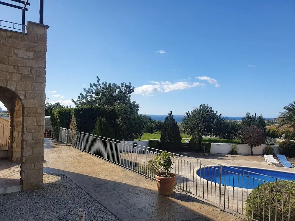 Spacious and Modern 2 bed Apartment in Peyia — фото 1