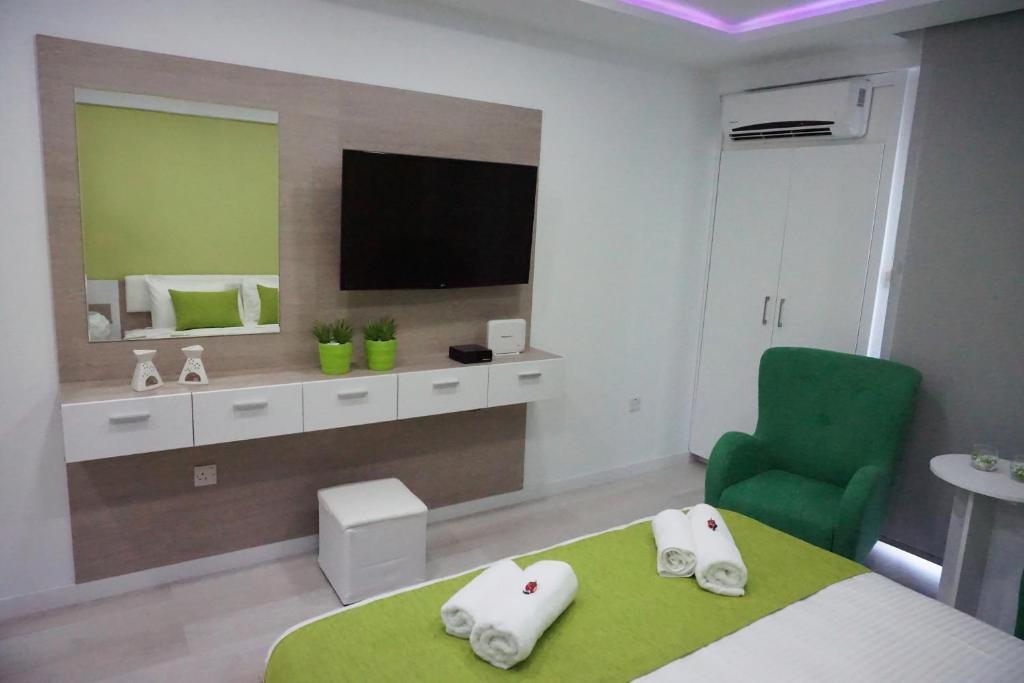 Ларнака: Lazuli Beachfront Apartment 405