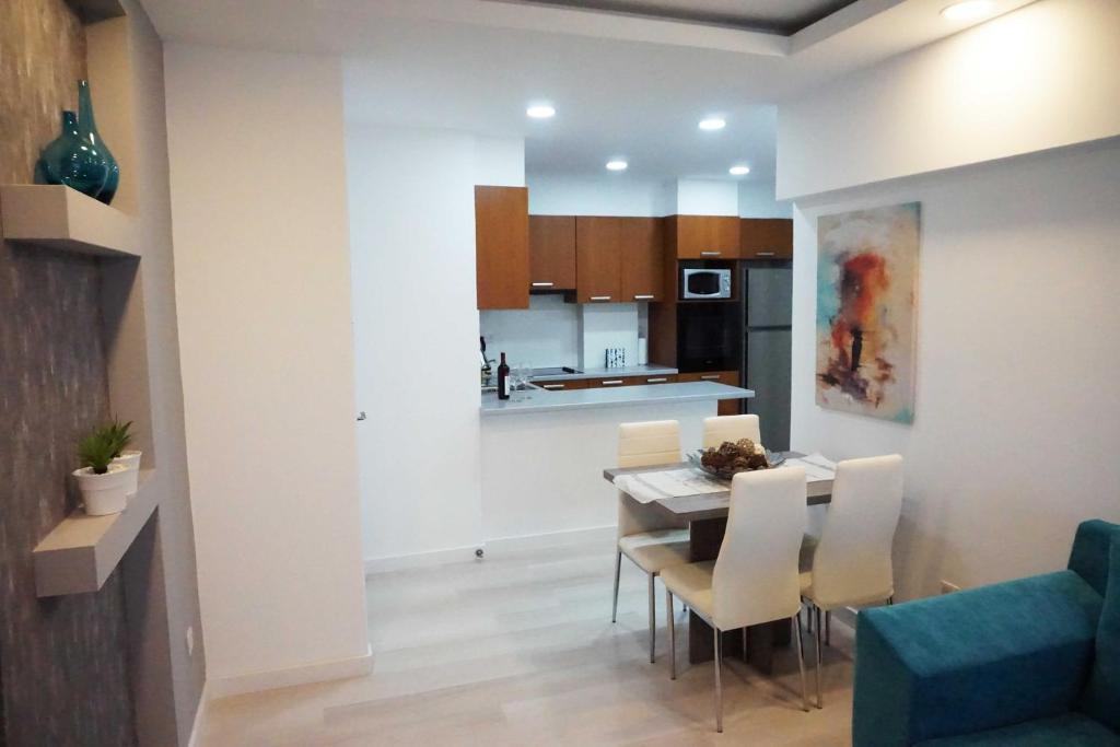 Ларнака: Lazuli Beachfront Apartment 21