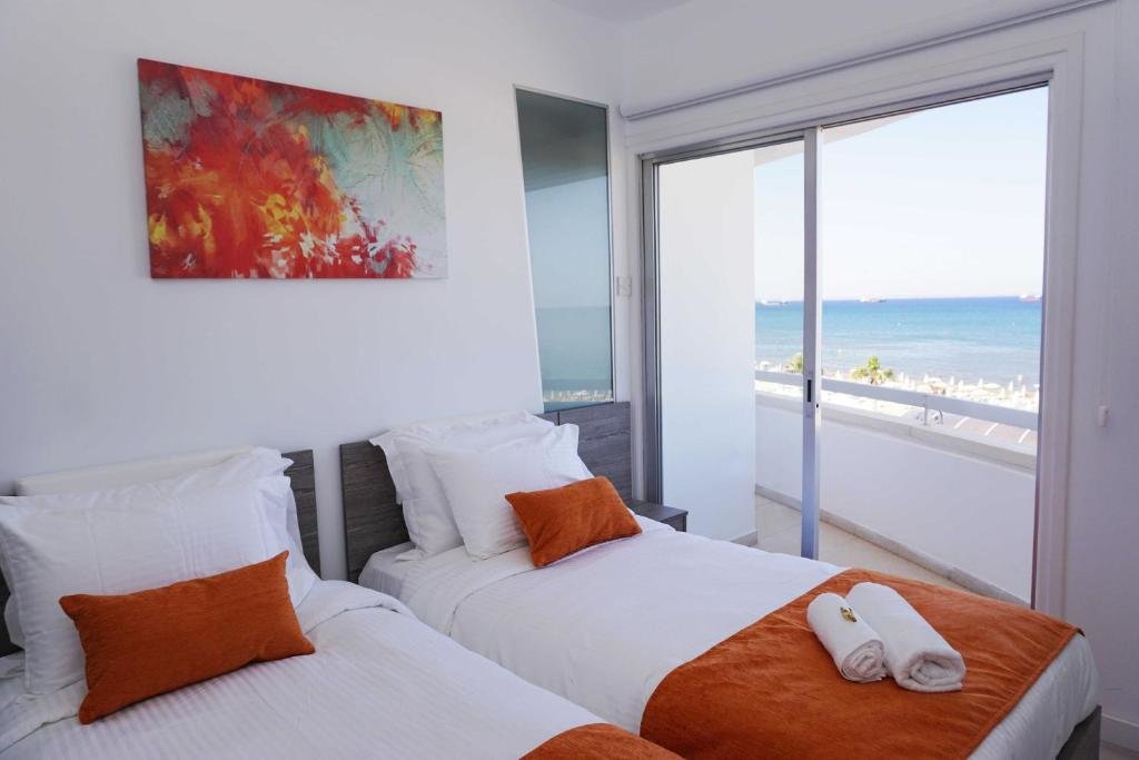 Ларнака: Lazuli Beachfront Apartment 21