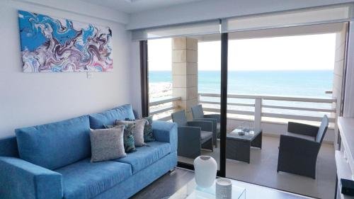 Ларнака: Lazuli Beachfront Apartment 144