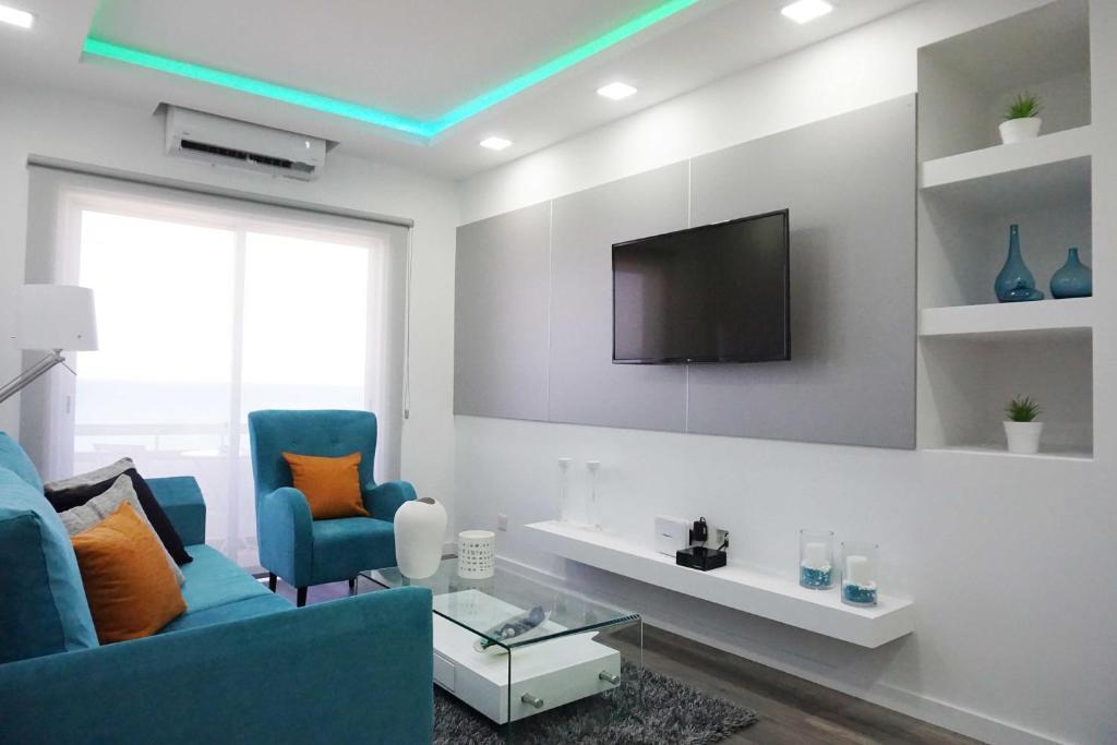 Ларнака: Lazuli Beachfront Apartment 43