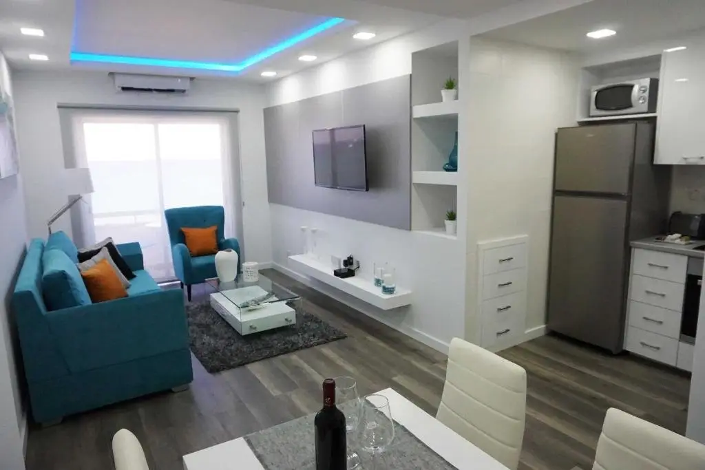 Ларнака: Lazuli Beachfront Apartment 43