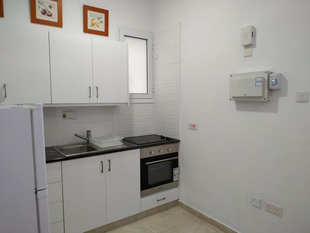 Ларнака: 1 Bedroom Apartment near Beach