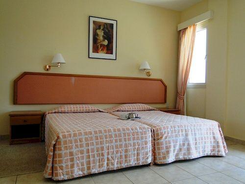Пейя: Villa Anthia