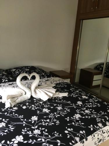 Кирения: White Suit Apartment