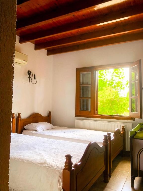 Пано Акордалия: Koutsini Villa