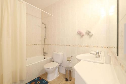 Пафос: Limnaria Gardens B